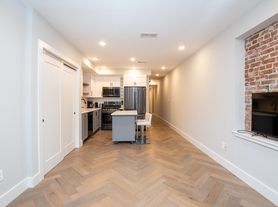 1457 Girard St NW