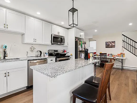 223 E Seneca St #B — Photo 3
