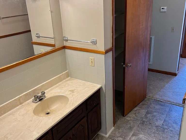 606 S Montgomery St — Photo 12