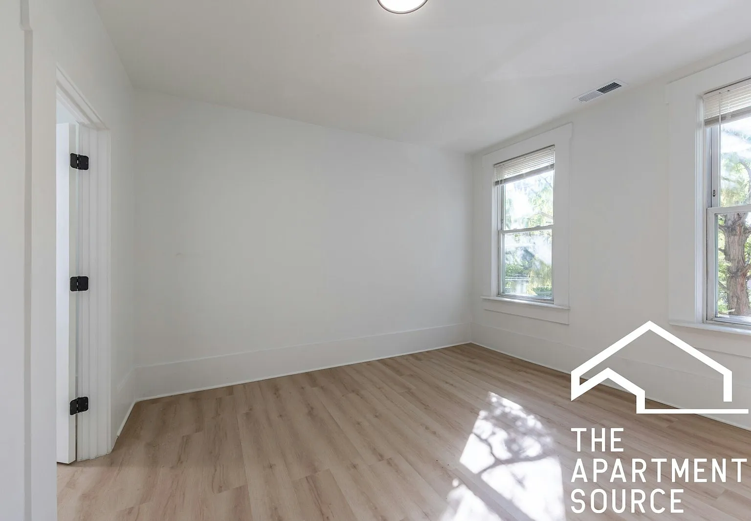 2301 North Leavitt Street, Unit 3F — Photo 2