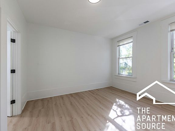 2nd image of 2301 N Leavitt St APT 3F
