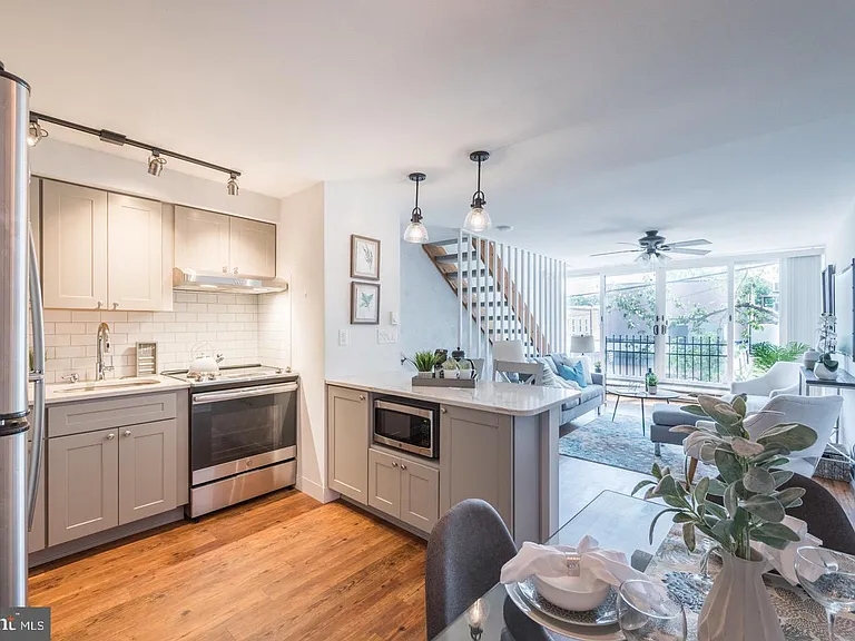 123 E Baker St #A — Photo 3