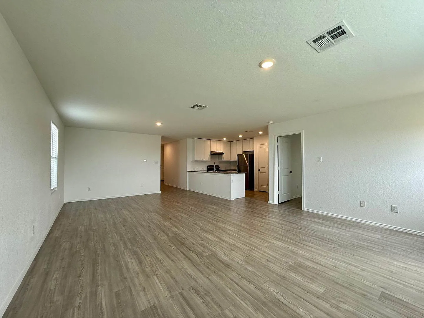 Beautifully Maintained 4-Bedroom 2-Bath Home in the Desirable Sage Meadows Community! — Photo 4