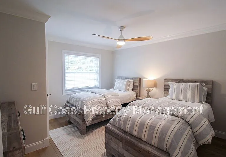 691 Russell St — Photo 15