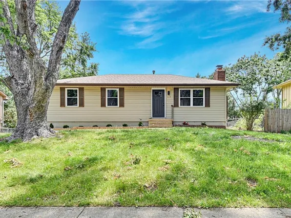 309 SE Crescent St, Lees Summit, MO 64063