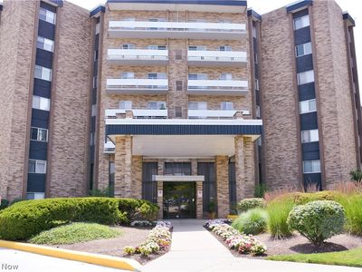 2202 Acacia Park Dr APT 2702, Lyndhurst, OH, 44124