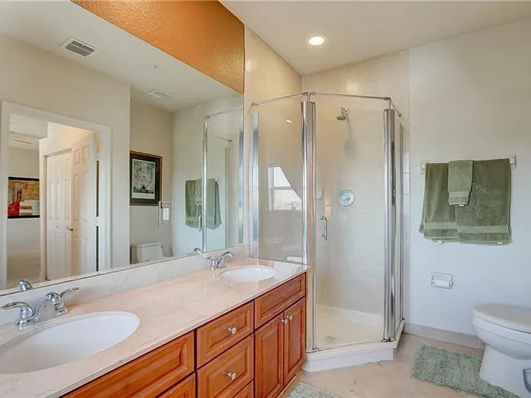 425 NE 1st St #425 — Photo 4