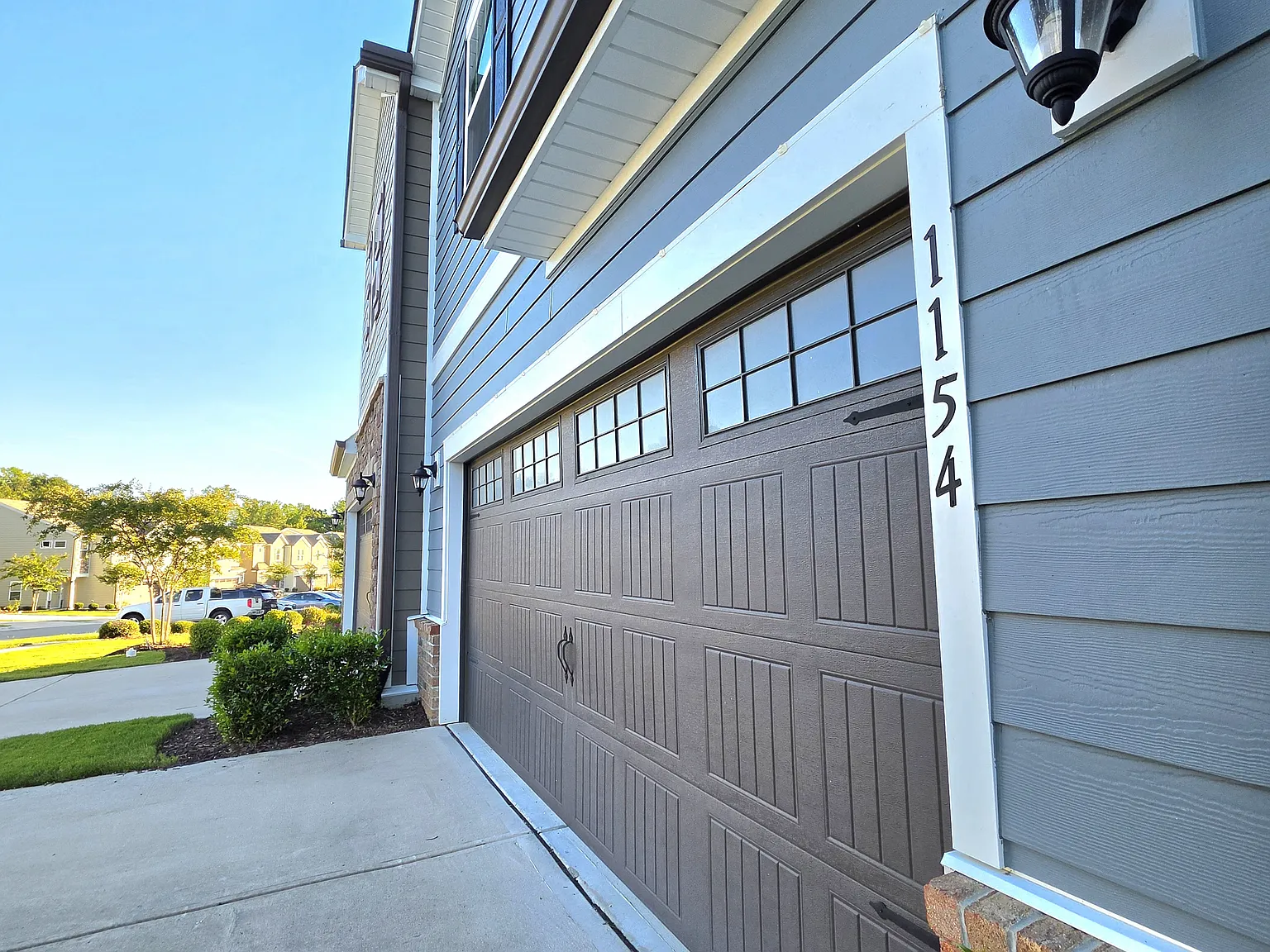 3 bed, 2.5 bath, 2041 sqft, $2,300 — Photo 2