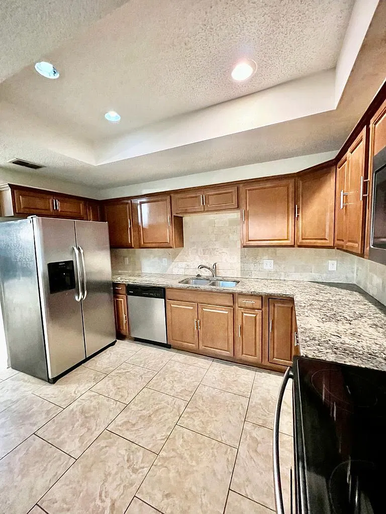 63 Emerald Bay Dr — Photo 1