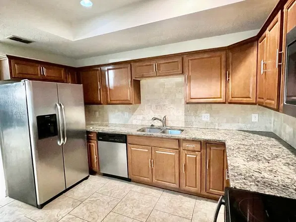 63 Emerald Bay Dr, Oldsmar, FL 34677