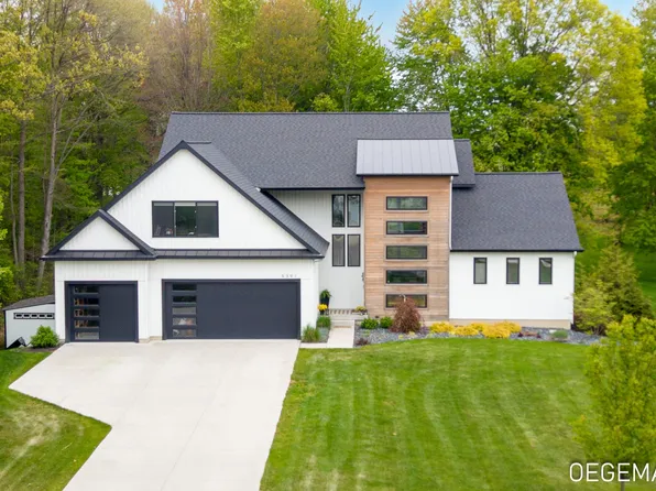 5391 Eaglepass Dr, Hudsonville, MI 49426