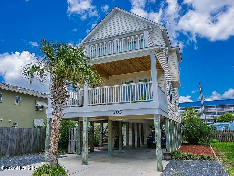 305 N Shore Dr — Photo 1