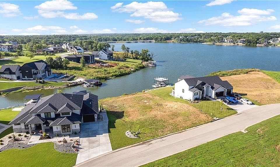 1st image of 18 Checotah Bluffs Cir
