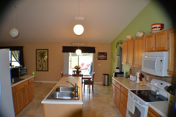 5th image of 1030 W Drexel Pl