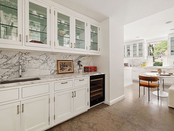 5th image of 150 E 72nd St APT 2N