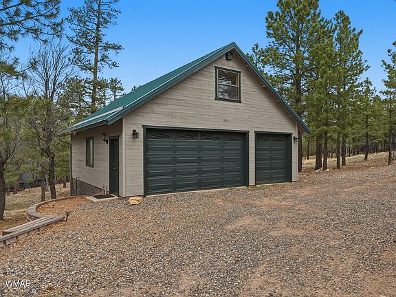 3rd image of 2542 Sioux Ln