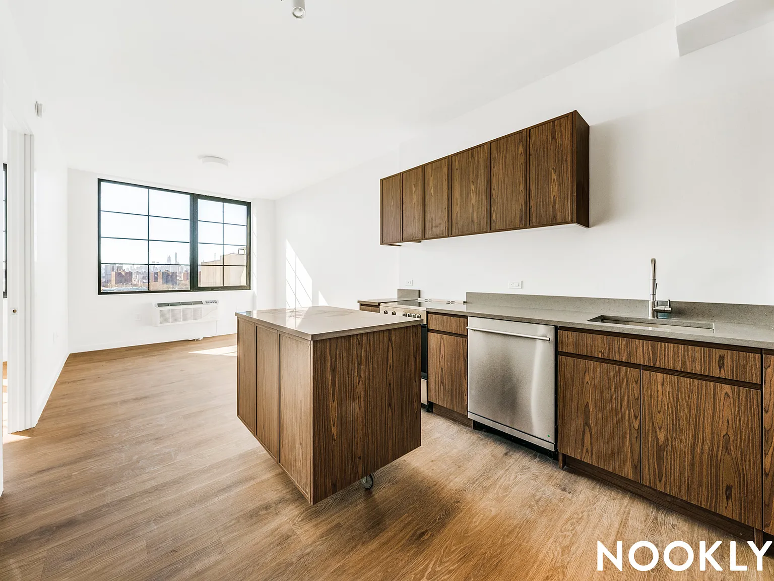40 Bruckner Boulevard — Photo 1