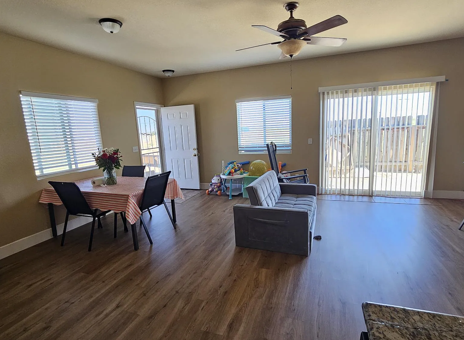 2 bed, 873 sqft, $1,475 — Photo 3