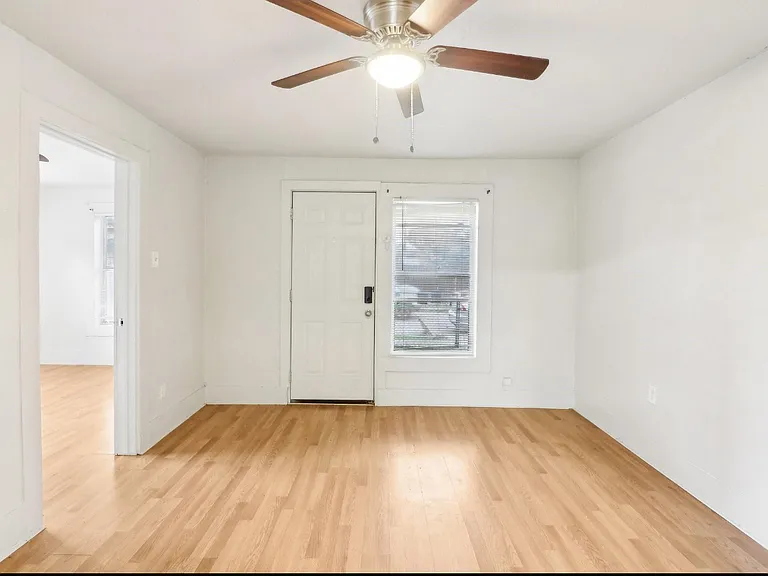 1906 Grainger St #1910 — Photo 5