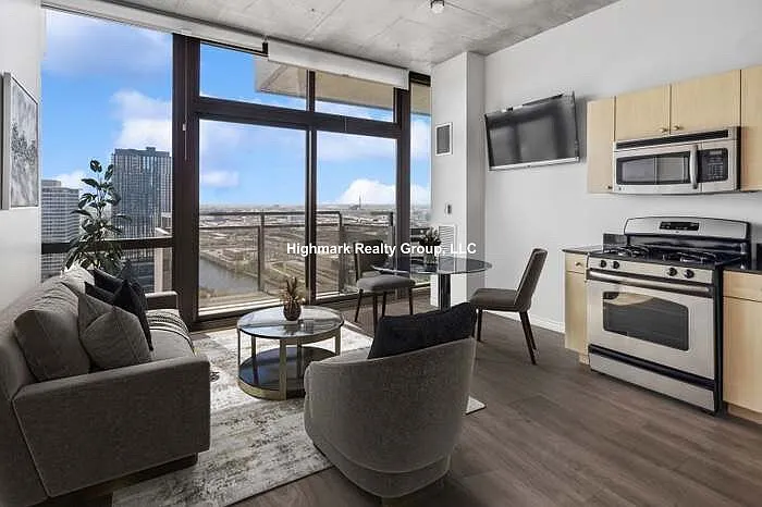 235 W Van Buren St — Photo 1