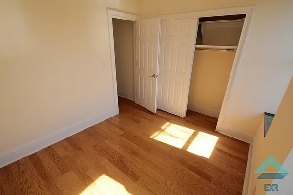 Rented by EXR | media 10