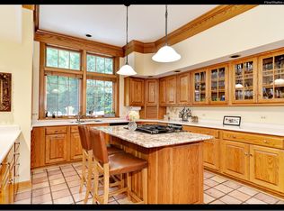 3103 Heritage Oaks Ln, Oak Brook, IL 60523