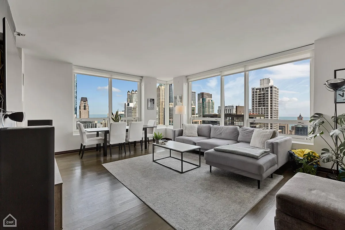 Building Photo - 33 W Ontario St #51A