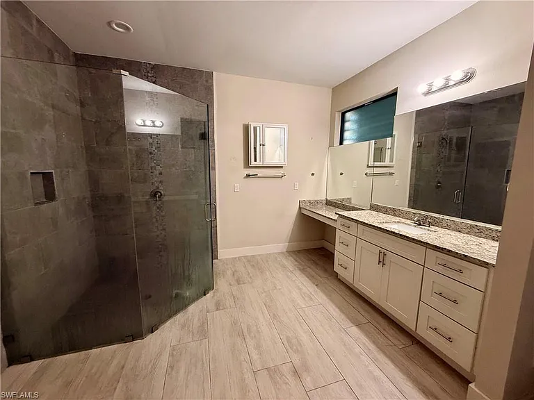 5560 Belrose St — Photo 6