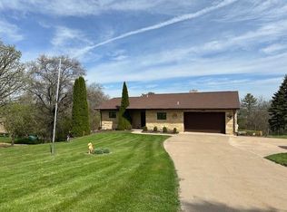 13489 N Cascade Rd, Dubuque, IA 52003