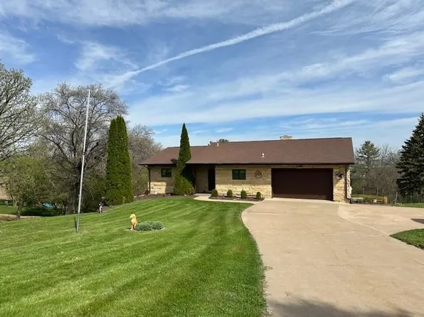 13489 N Cascade Rd, Dubuque, IA 52003