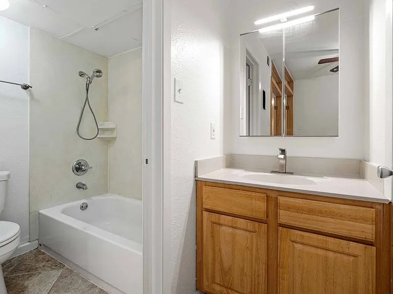 2110 Kinney Ave — Photo 7