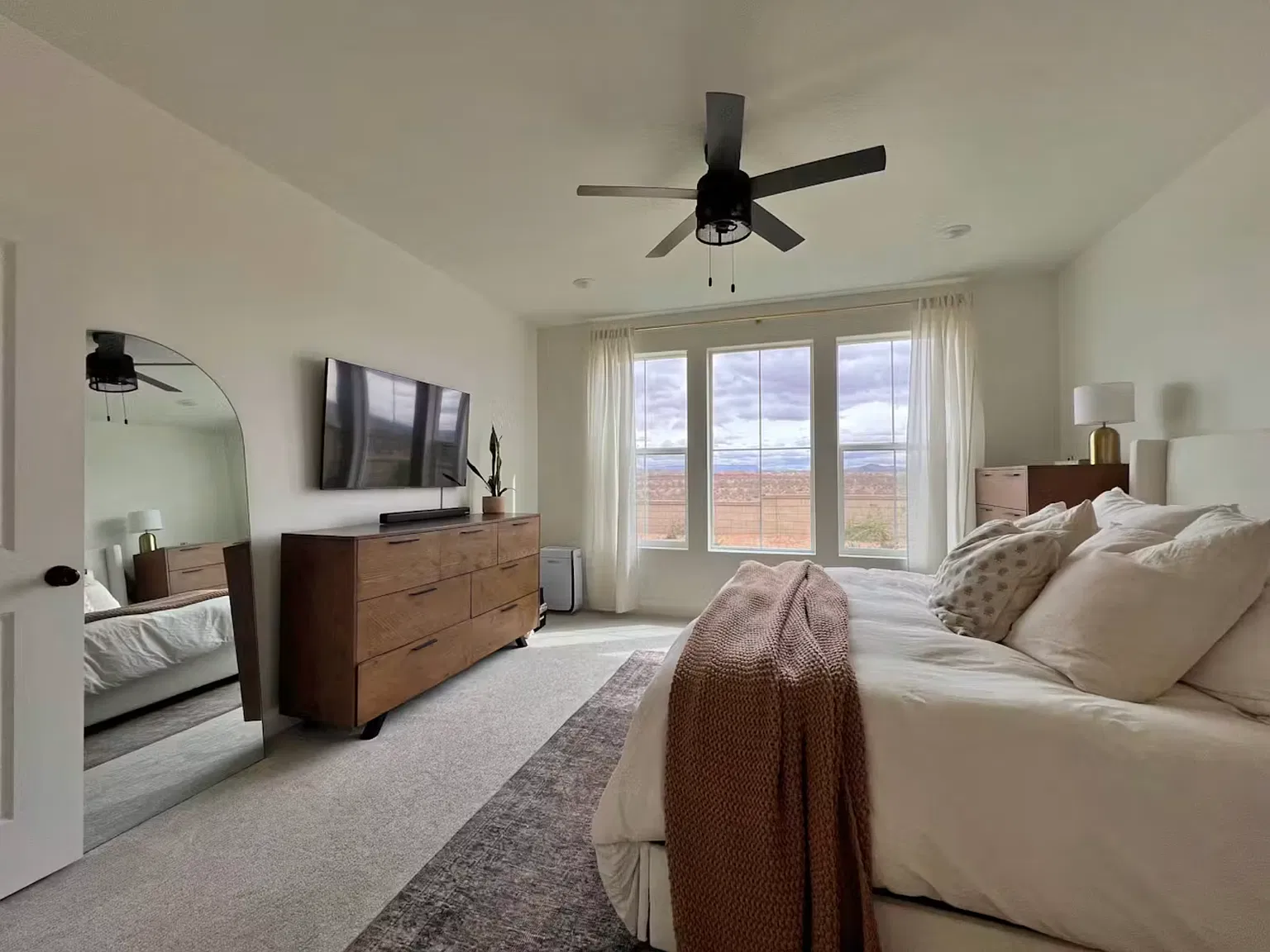 5 bed, 3.5 bath, 2967 sqft, $4,900 — Photo 3