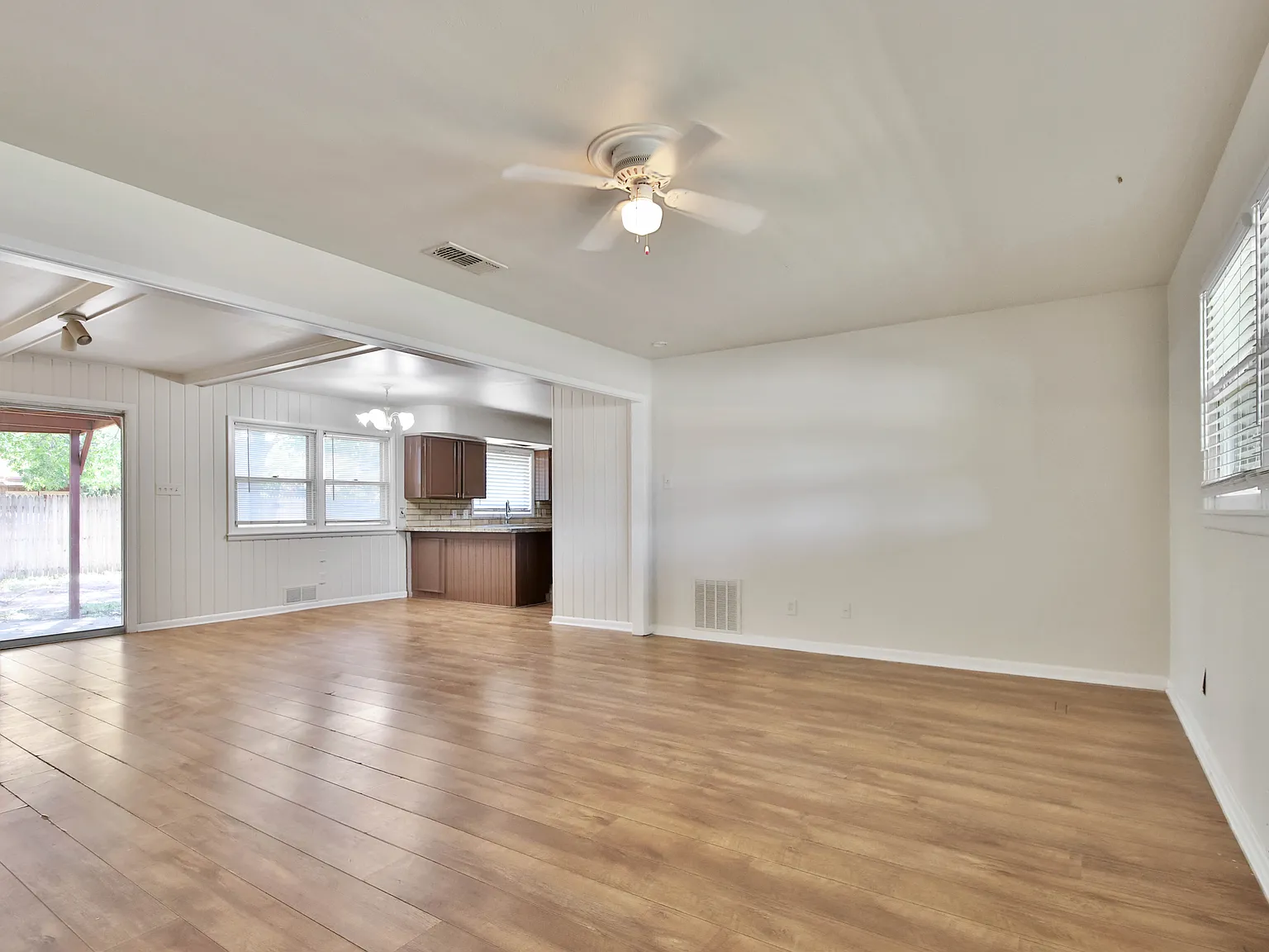 3 bed, 1956 sqft, $1,800 — Photo 3