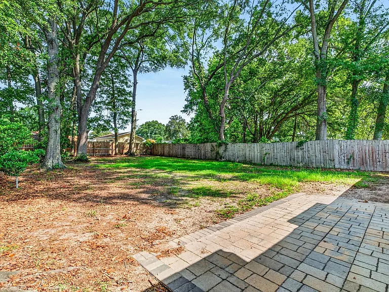 1208 Hawthorne Rd — Photo 32