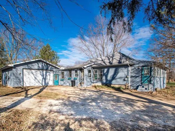 15221 N River Beach Dr, Chillicothe, IL 61523