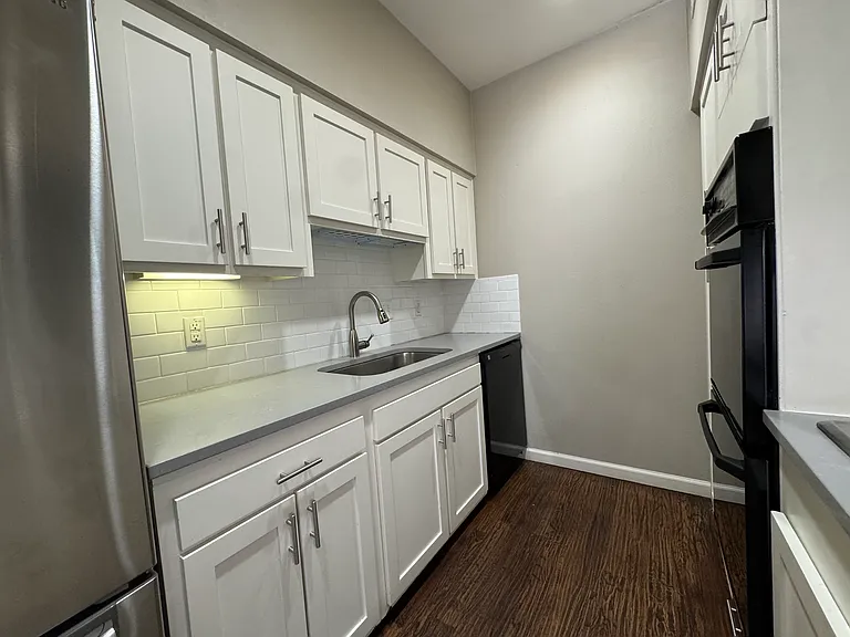 7424 W Northwest Hwy #6 — Photo 3