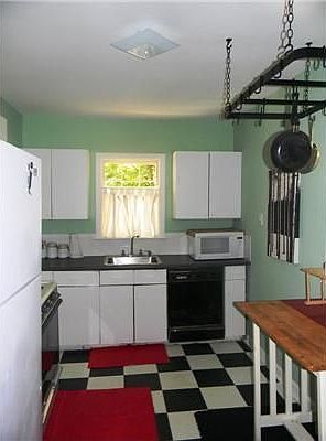 3rd image of 716 Ann St