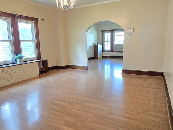 5th image of 542 Deacon St #542