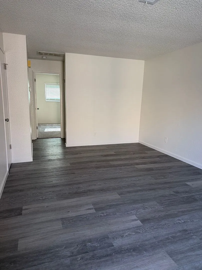 Building Photo - 1407 South Ave #A