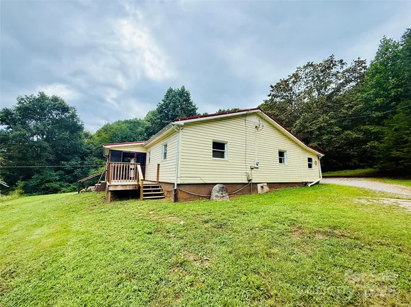 126 Penguin Ln, Statesville, NC 28625