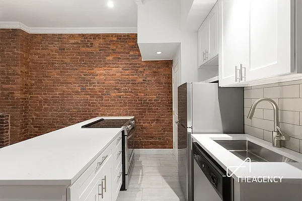 Rented by The Agency | media 12