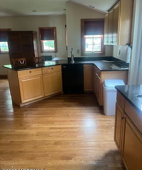 8 Roseld Ct — Photo 2