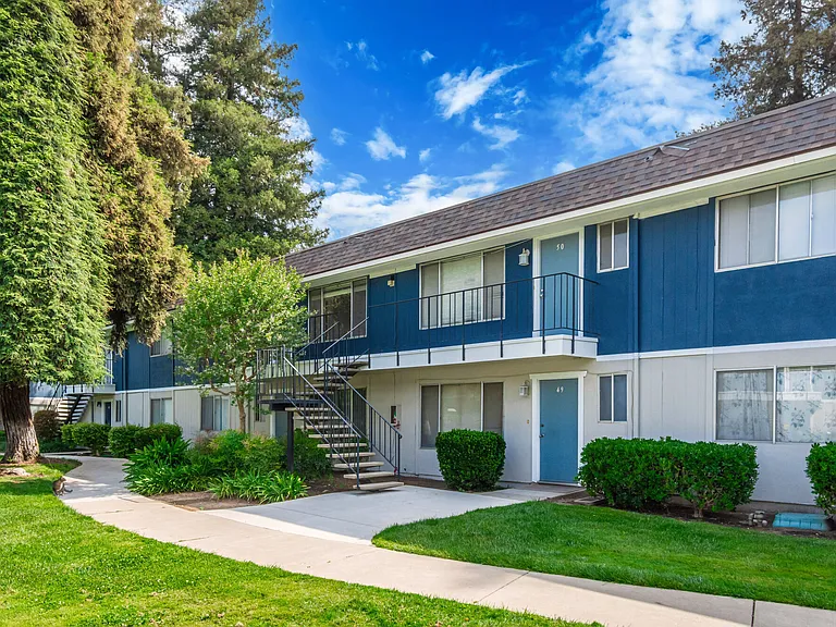 Oakridge Apartments — Photo 5