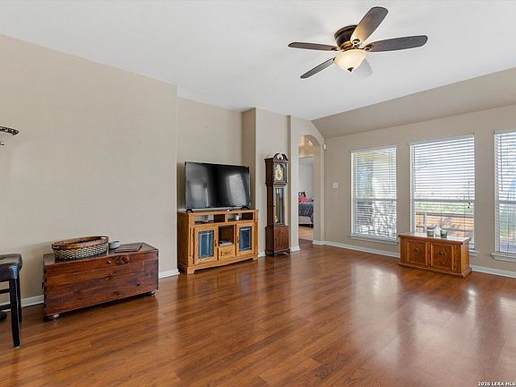 4th image of 560 GINSBERG DR