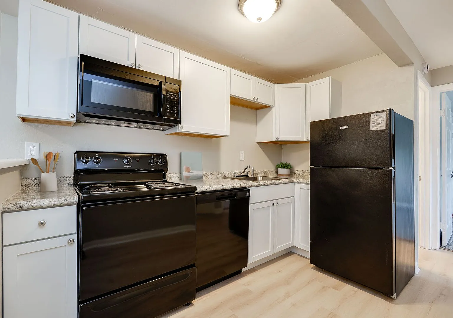 Monroe Terrace Apartments — Photo 3