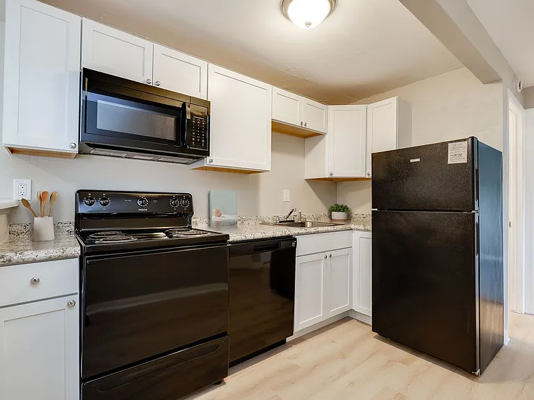 Monroe Terrace Apartments — Photo 3