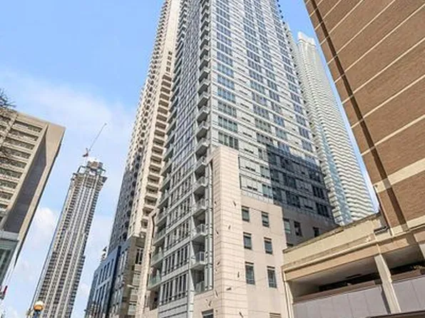 21 Balmuto St #802, Toronto, ON M4Y 1W4