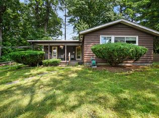 95 Fletcher Rd, Bedford, MA 01730