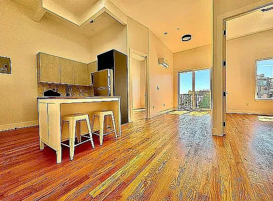 949 Metropolitan Ave #3L — Photo 1