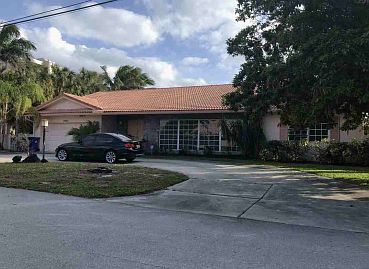 1st image of 2832 NE 35th St